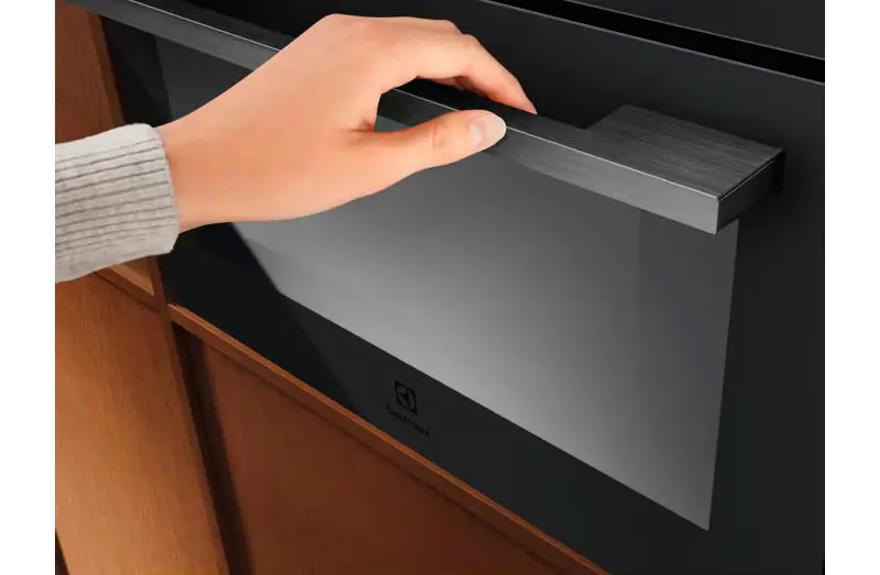 Компактный духовой шкаф с функцией СВЧ Electrolux KVLAE2ST фото 5 в Ростове-на-Дону