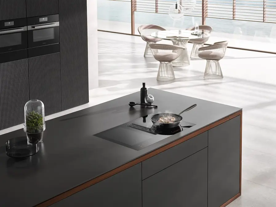 Варочная панель с вытяжкой Miele KMDA 7634 FL фото 2 в Ростове-на-Дону