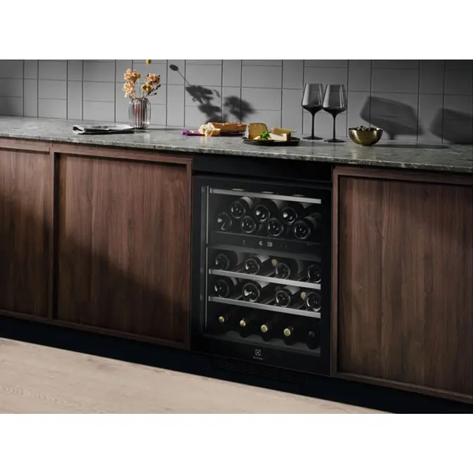 Винный холодильник Electrolux EWUD040B8B фото 5 в Ростове-на-Дону