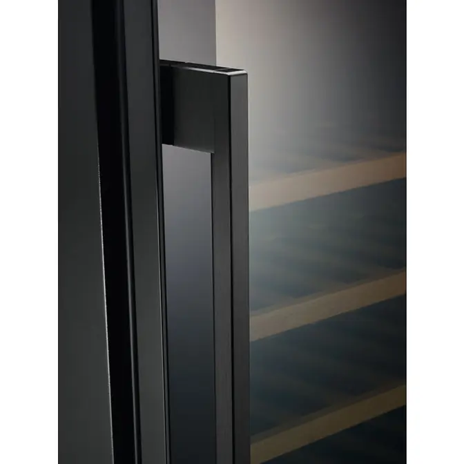 Винный шкаф ELECTROLUX EWS4052B5B фото 5 в Ростове-на-Дону