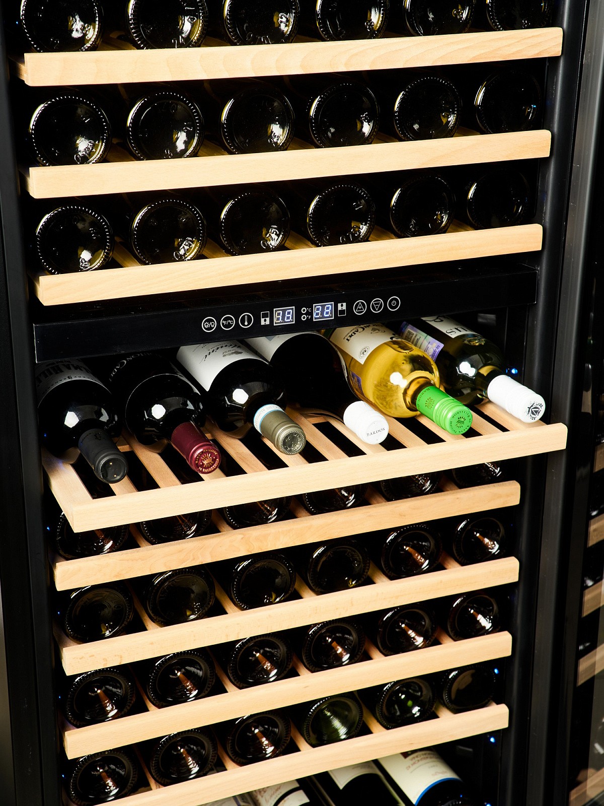 Винный холодильник Vinosafe VSN110AD фото 5 в Ростове-на-Дону Винный холодильник Vinosafe VSN110AD фото 5 в Ростове-на-Дону