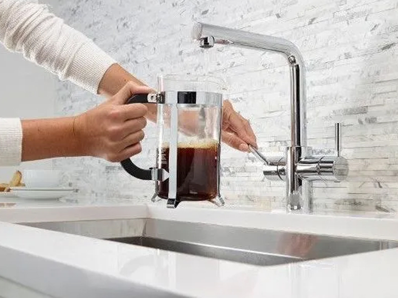 Смеситель InSinkErator L хром + бак с фильтром и кипячением фото 3 в Ростове-на-Дону