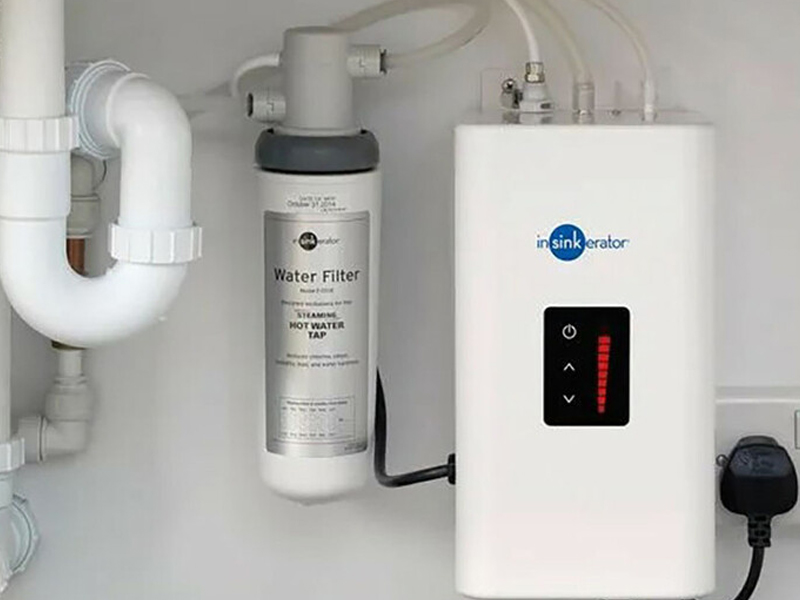 Смеситель InSinkErator L матовый никель + бак с фильтром и кипячением фото 3 в Ростове-на-Дону