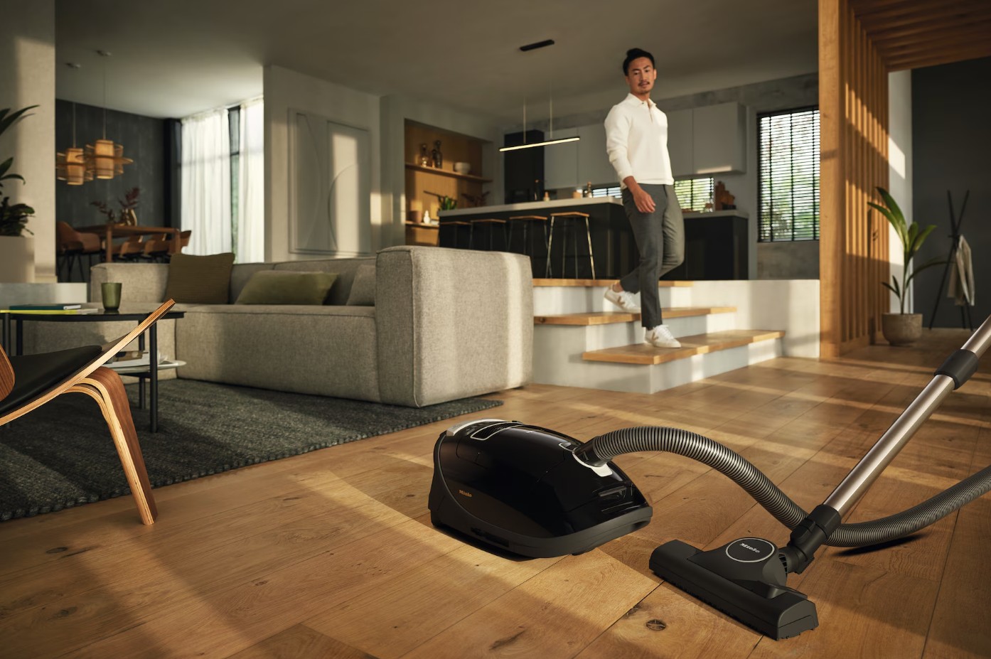 Пылесос Miele Complete C3 Black Diamond Ecoline SGSP3 черный фото 2 в Ростове-на-Дону Пылесос Miele Complete C3 Black Diamond Ecoline SGSP3 черный фото 2 в Ростове-на-Дону