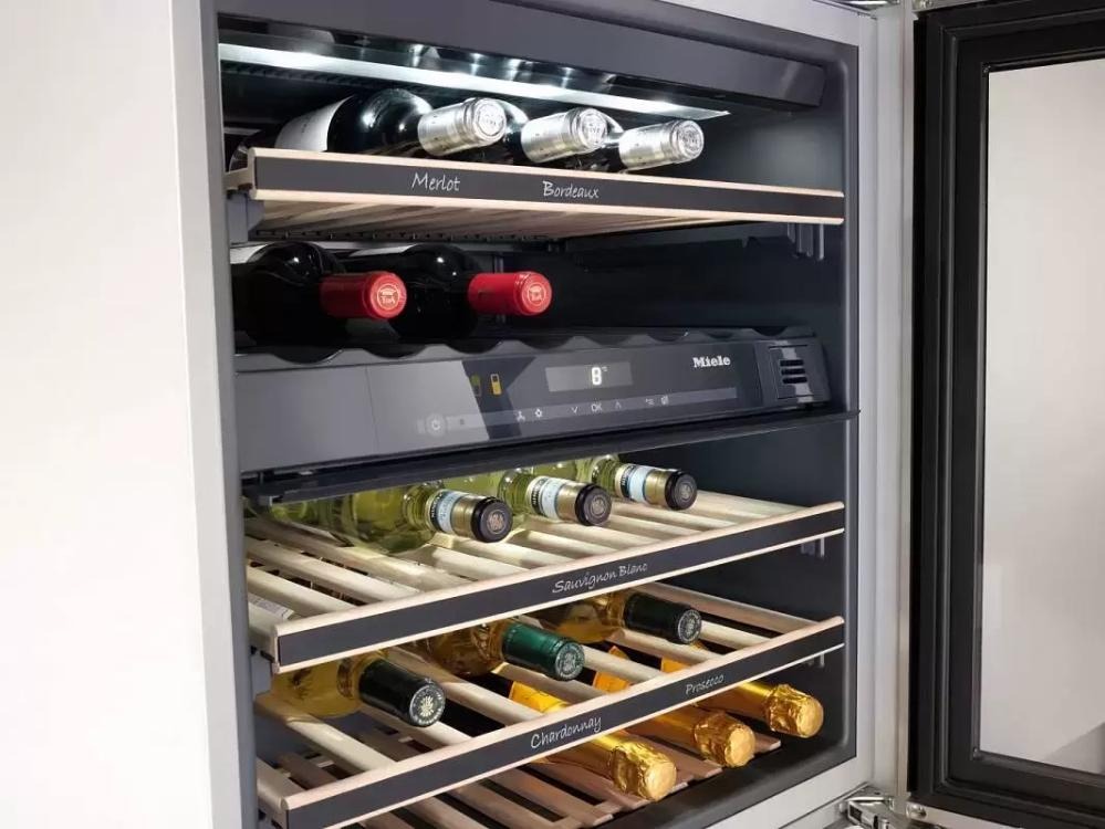 Встраиваемый винный шкаф Miele KWT 6322 UG OBSW фото 3 в Ростове-на-Дону Встраиваемый винный шкаф Miele KWT 6322 UG OBSW фото 3 в Ростове-на-Дону
