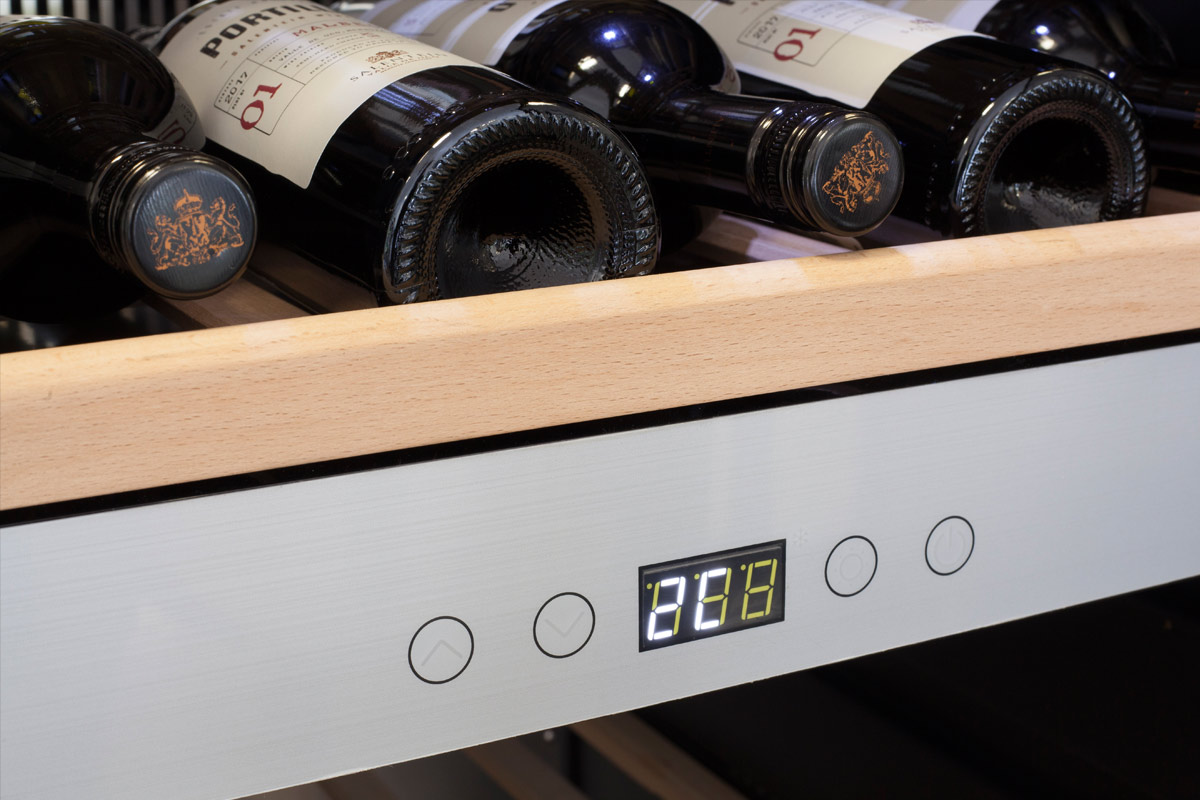 Холодильник винный CASO WineComfort 126 фото 3 в Ростове-на-Дону Холодильник винный CASO WineComfort 126 фото 3 в Ростове-на-Дону
