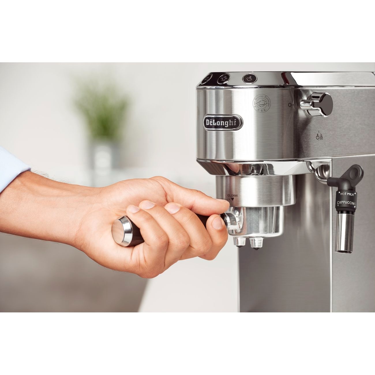 Кофеварка рожковая DeLonghi EC 685.M фото 6 в Ростове-на-Дону