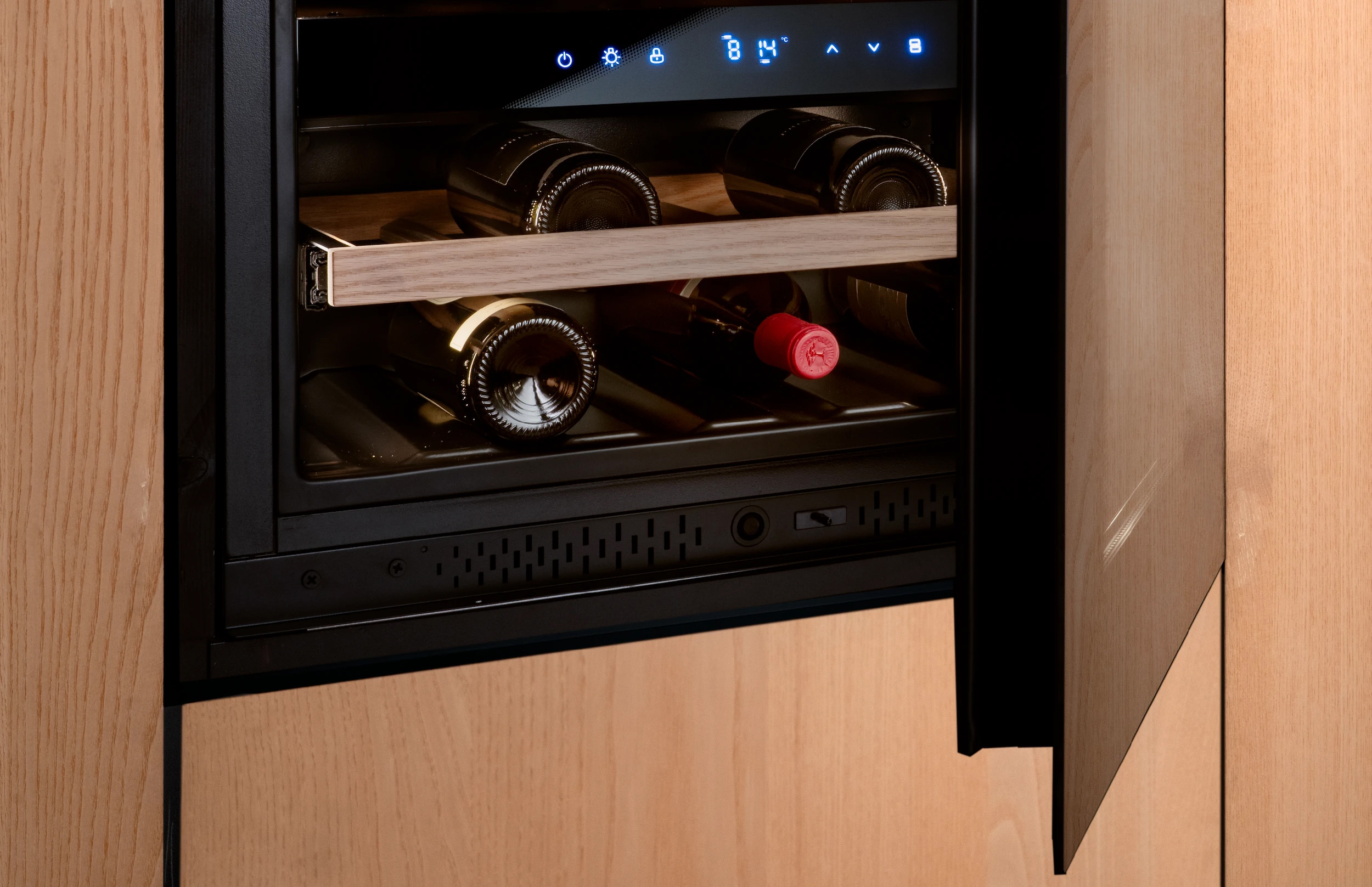 Встраиваемый винный шкаф Bertazzoni RWC60B4DNRP фото 4 в Ростове-на-Дону