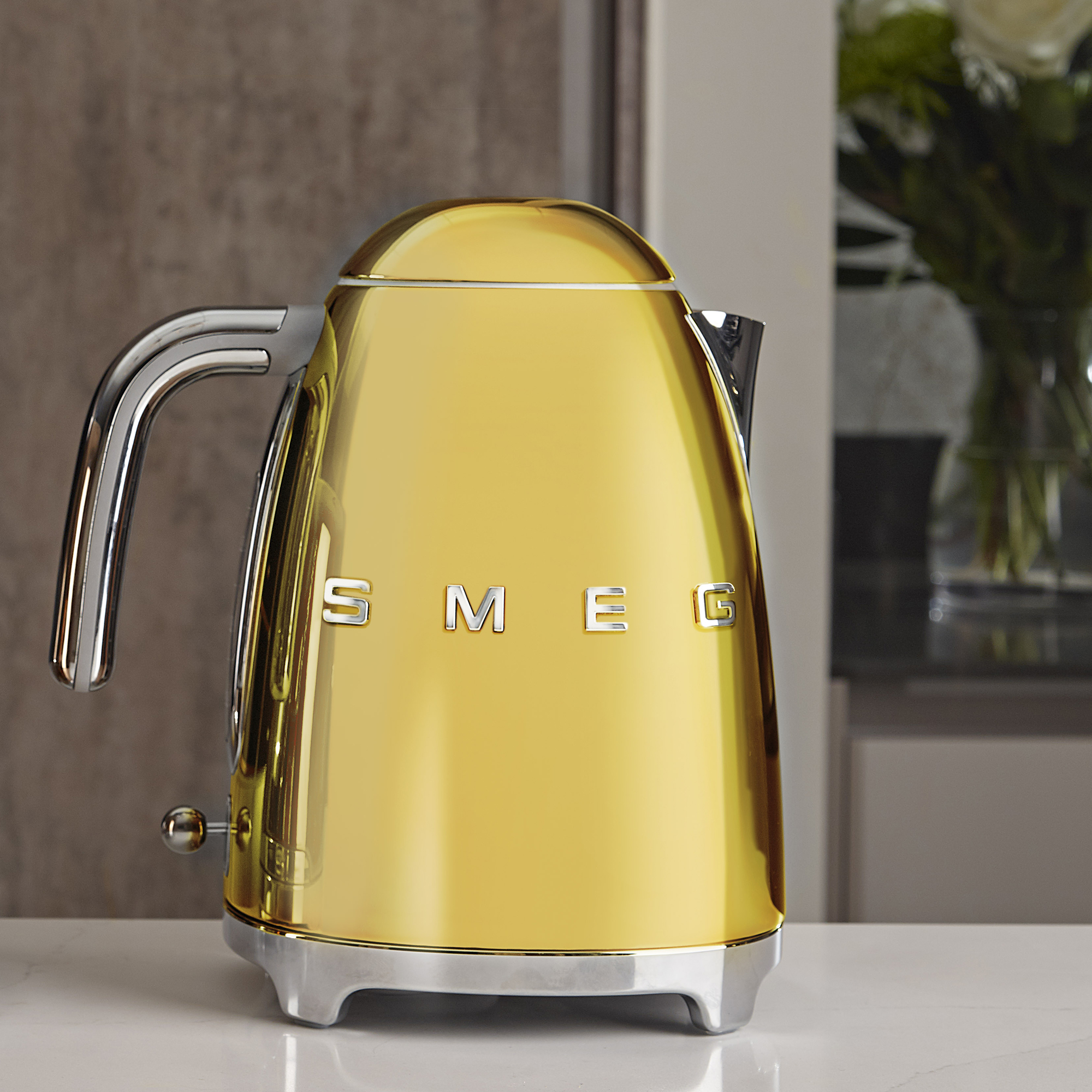 Чайник Smeg KLF03GOEU фото 2 в Ростове-на-Дону Чайник Smeg KLF03GOEU фото 2 в Ростове-на-Дону